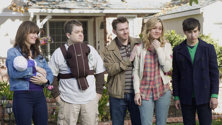 Charmaine (Rosemarie Dewitt), Neil (Patton Oswalt), Evan (Keir O'Donnell), Kate (Brie Larson), and Marshall (Keir Gilchrist) look offscreen at something outside a front yard of a house in "United States of Tara"