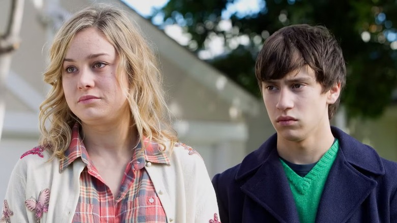 Kate (Brie Larson) and Marshall (Keir Gilchrist) outside a house, looking uncomfortable on 