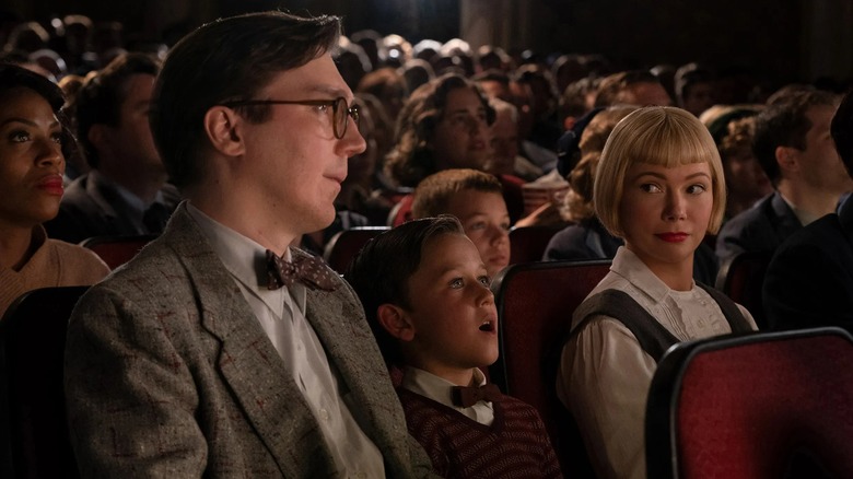 Paul Dano, Mateo Zoryon Francis-DeFord, and Michelle Williams in The Fabelmans