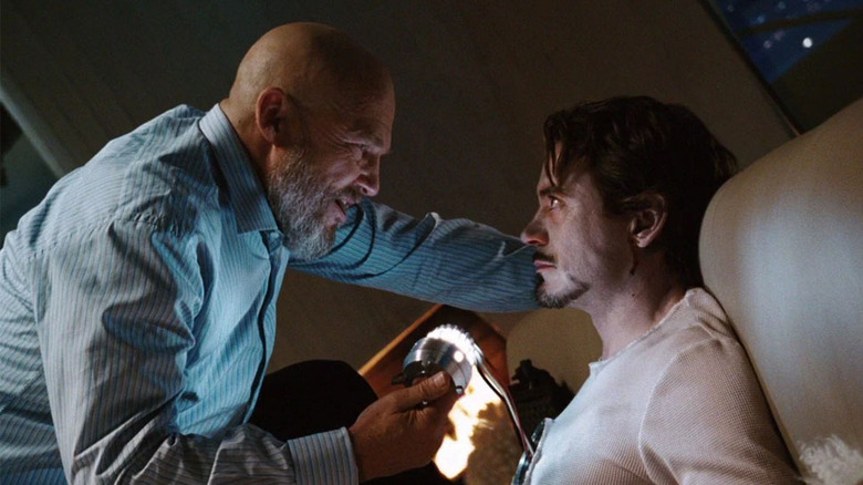 Jeff Bridges talking to Robert Downey Jr.