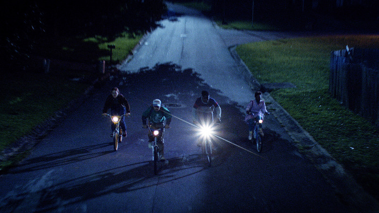 The heroes on their bicycles in Stranger Things 4