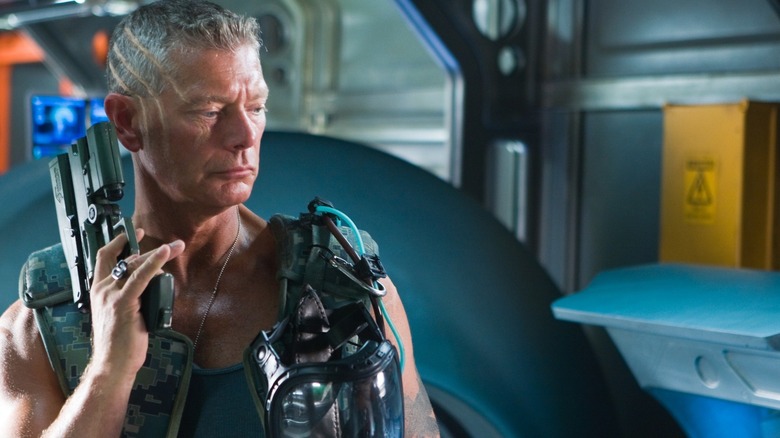 Avatar Stephen Lang scratched face