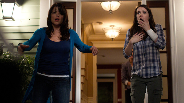 Scream 4 Neve Campbell and Emma Roberts