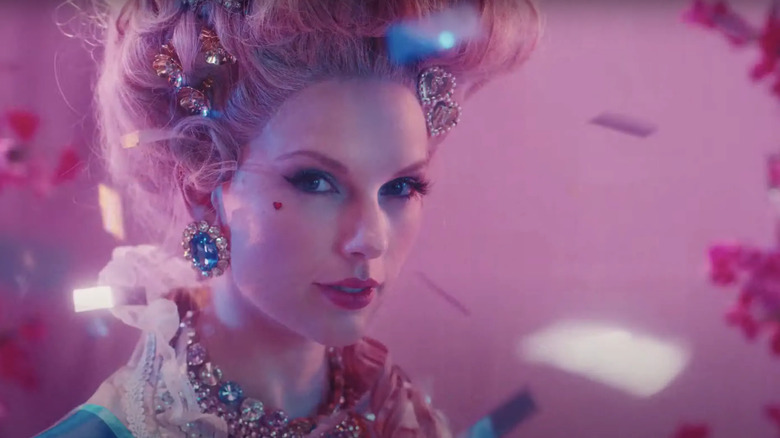 Taylor Swift in Bejeweled