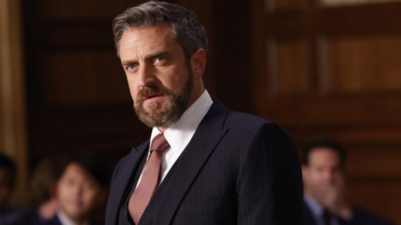 Raúl Esparza beard