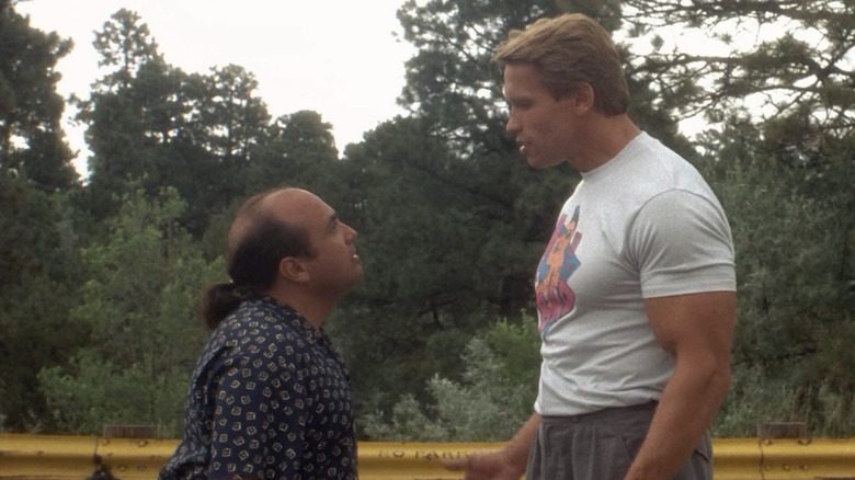 Twins' Danny DeVito and Arnold Schwarzenegger arguing