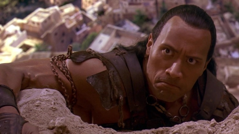 Dwayne Johnson as Mathayus grimacing in The Scorpion King