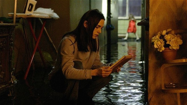 Jennifer Connelly crouched Dark Water