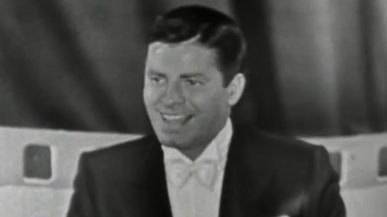 Jerry Lewis hosting the 1957 Oscars