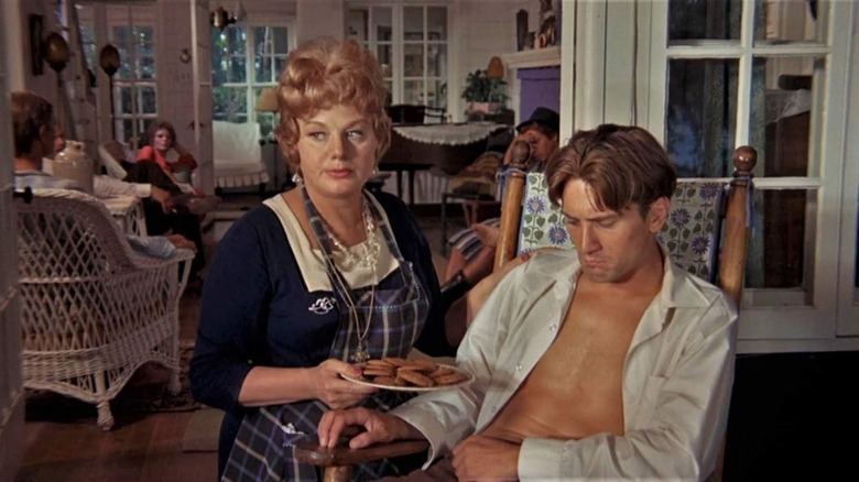 Shelley Winters and Robert De Niro in Bloody Mama