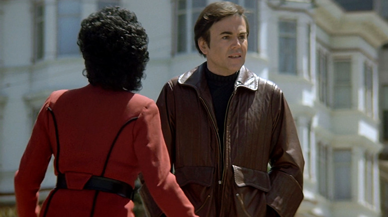 Nichelle Nichols' Uhura and Walter Koenig's Chekov looking around in confusion in Star Trek IV