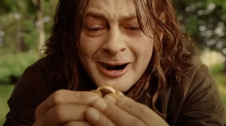 Sméagol holds the Ring LOTR