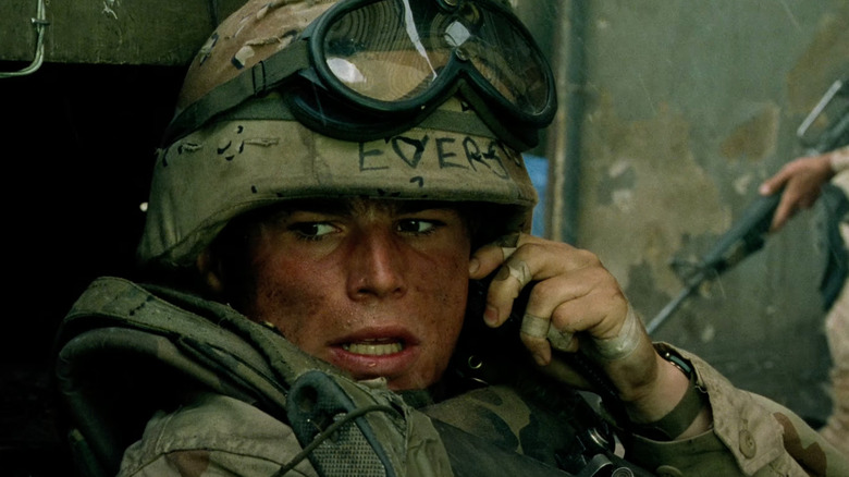 Josh Hartnett as SSG Matt Eversmann in the heat of combat in Black Hawk Down