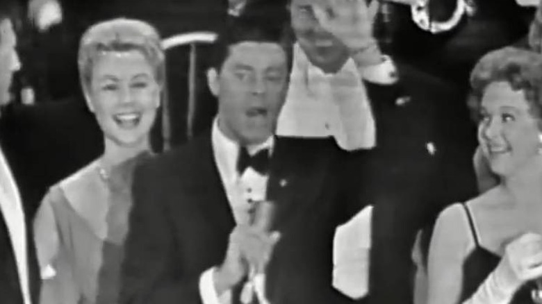 Jerry Lewis ad-libbing at 1959 Oscars