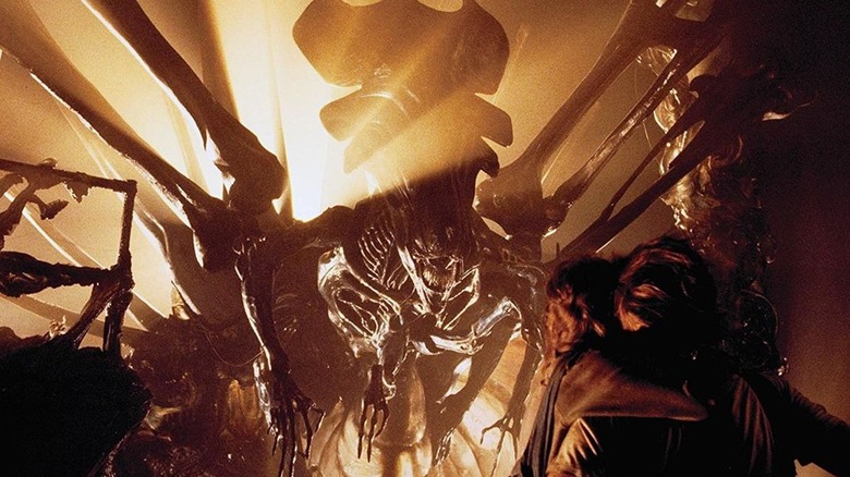 Ellen Ripley facing an Alien queen 