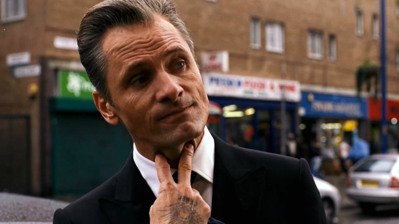 Viggo Mortesen as Nikolai puts two fingers to his own throat in Eastern Promises