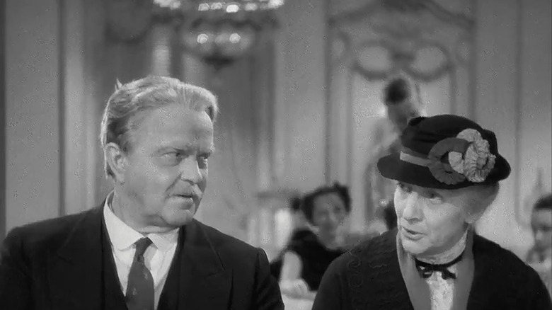 Victor Moore as Pa and Beulah Bondi as Ma Cooper sitting at a bar in Make Way for Tomorrow