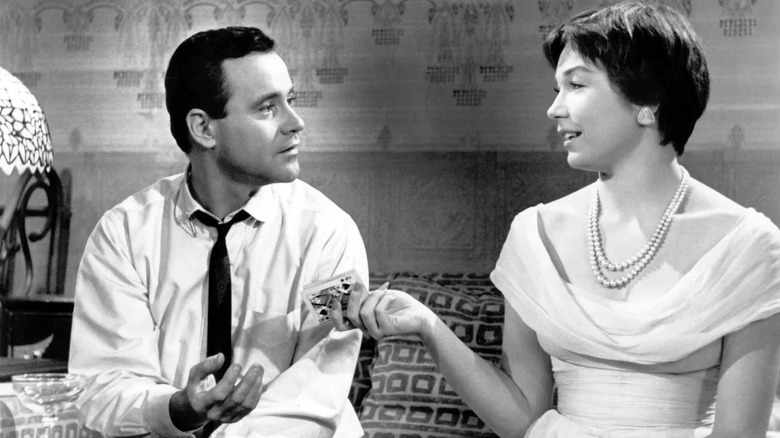 Jack Lemmon and Shirley MacLaine as Calvin and Fran sitting on a couch in The Apartment