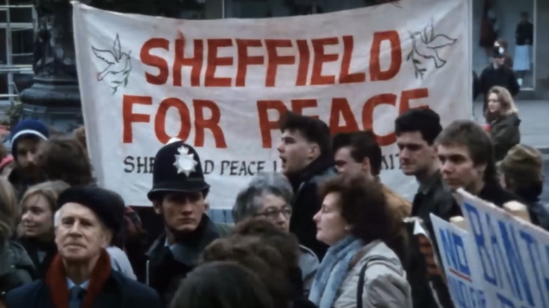 The people of Sheffield mount a futile anti-war demonstration in Threads