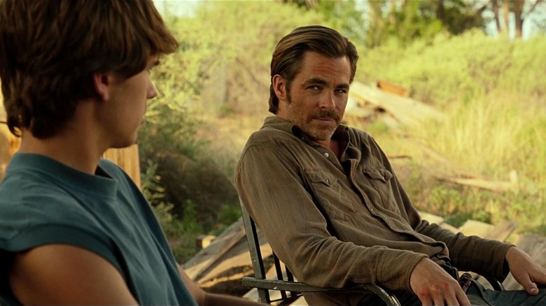 Chris Pine as Toby Howard deep in thought in Hell or High Water