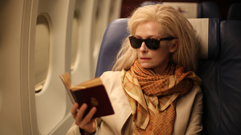 Tilda Swinton's reads on plane in Only Lovers Left Alive