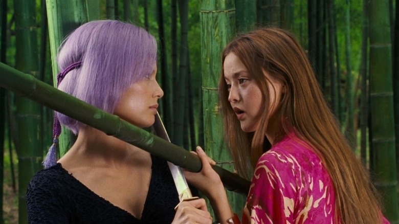 Tina and Kasumi fighting with weapons in DOA: Dead or Alive (2006)