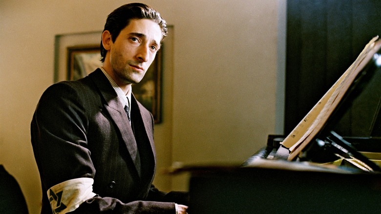 Adrien Brody Plays Piano