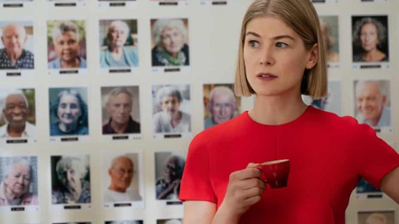 Rosamund Pike red dress