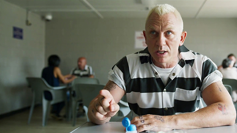 Logan Lucky's Daniel Craig angrily pointing