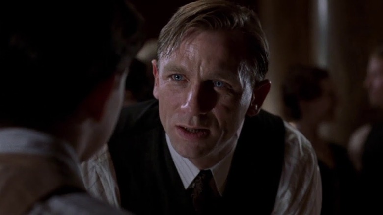 Road to Perdition's Daniel Craig questioning someone