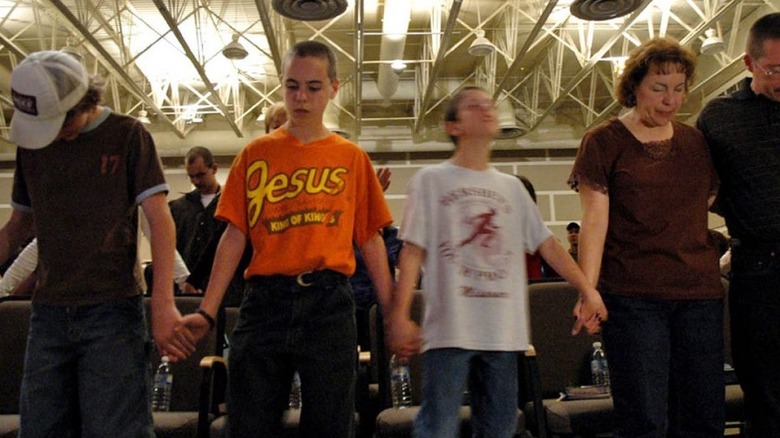 Children praying at evangelical summer camp in "Jesus Camp"