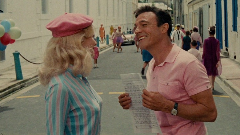 Gene Kelly smiling at woman