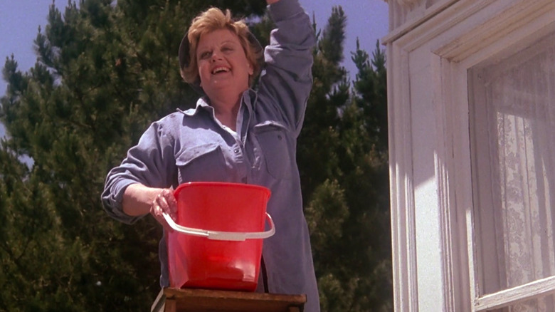 Jessica Fletcher waves to a neighbor