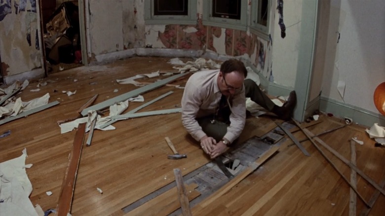 Gene Hackman searches apartment