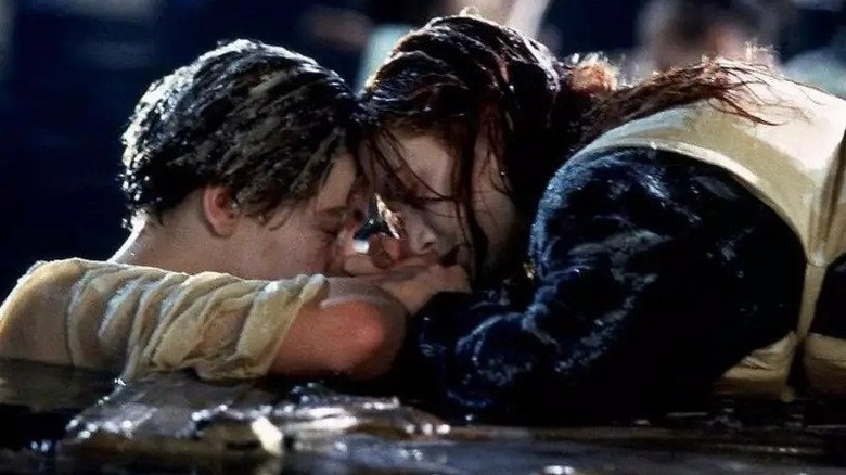 Jack and Rose embracing