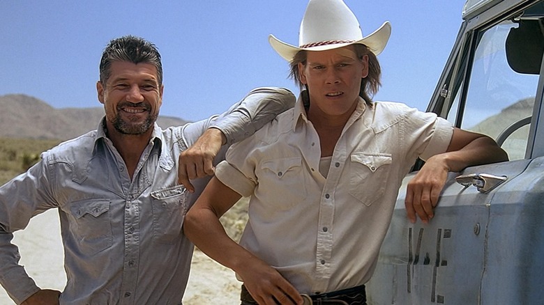 Val Earl Kevin Bacon Tremors lean on truck