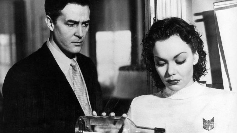 Don (Ray Milland) watching Helen (Jane Wyman) pour a drink in The Lost Weekend