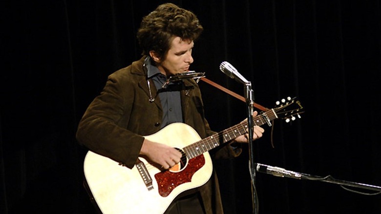 Christian Bale plays guitar