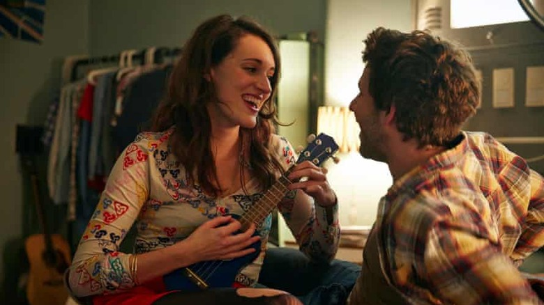 Phoebe Waller-Bridge plays ukulele for Damian Molony in "Crashing"