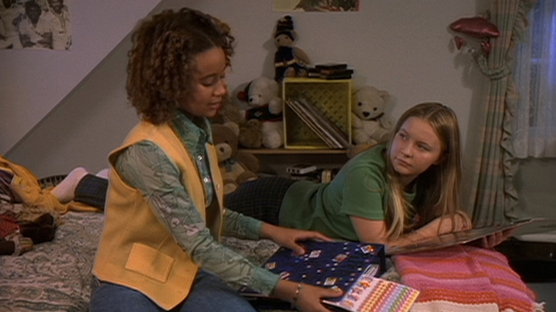 Mahree (Lindsey Haun) and Piper (Shadia Simmons) talking in The Color of Friendship