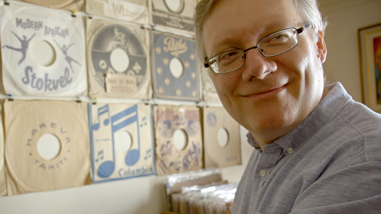 Steve Young shows off vinyl collection in Bathtubs Over Broadway