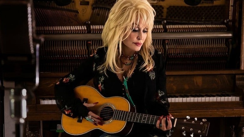 Dolly Parton plays guitar