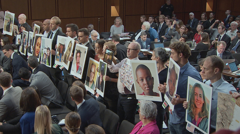 Victims of Boeing's negligence demonstrate in court