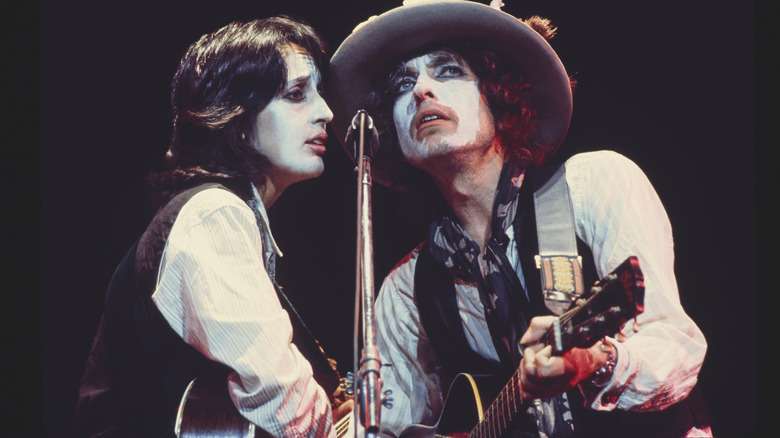 Joan Baez and Bob Dylan on stage in whiteface