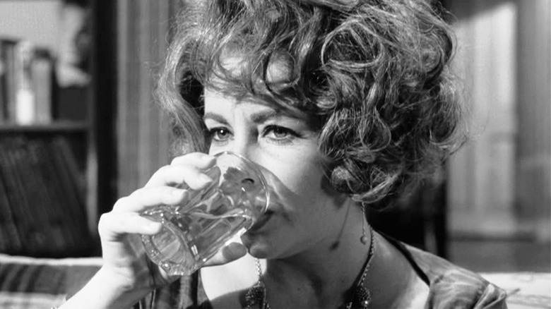 Elizabeth Taylor drinks a cocktail