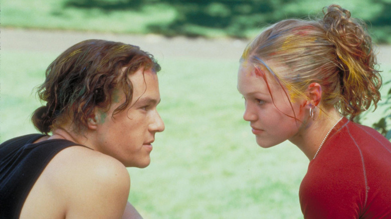 Patrick and Kat covered in paint in 10 Things I Hate About You