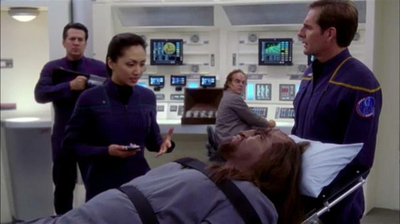 Sato (Linda Park) approaches a Klingon as Archer (Scott Bakula) watches in Star Trek: Enterprise