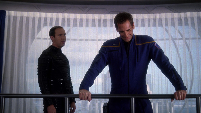 Archer (Scott Bakula) looks down as Daniels (Matt Winston) speaks with him in Star Trek: Enterprise