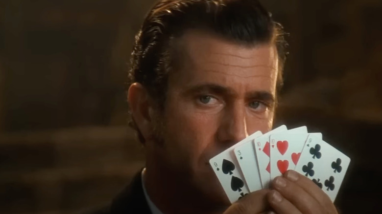 Mel Gibson as Maverick holds his cards backwards in Maverick