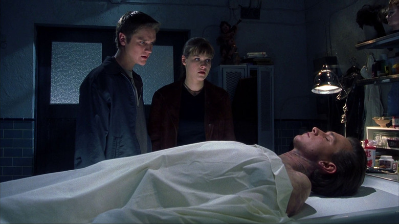 Final Destination's Alex and Clear staring at corpse